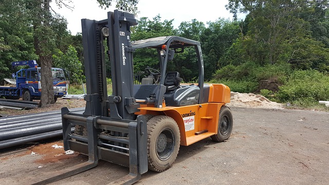 forklift-g2ff3fa1e7_640